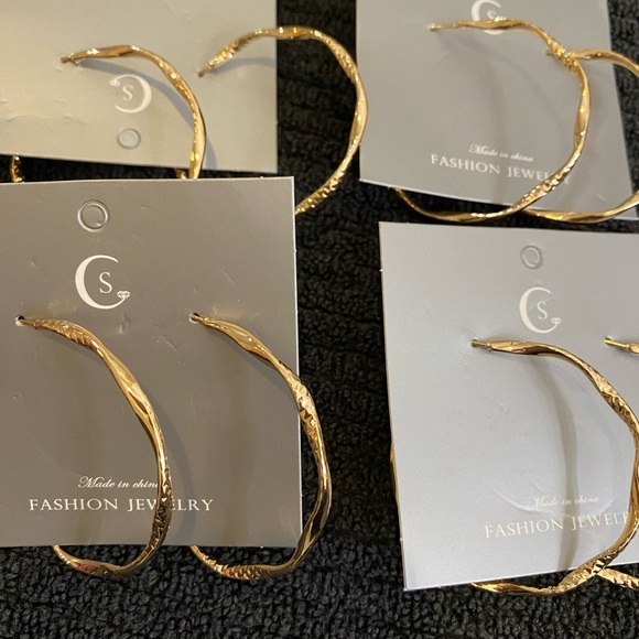 6 sets of new hoop earrings. - Picture 3 of 3